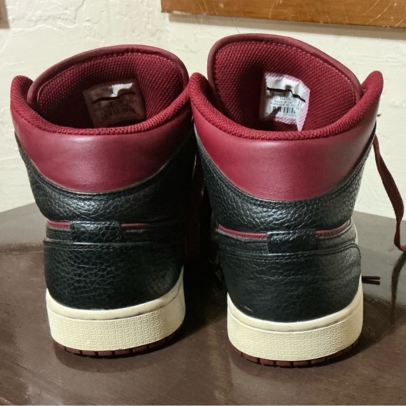 Nike Air Jordan 1 Mid “Reverse Banned” Sneakers Men’s 9 - Picture 2 of 6